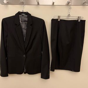EXPRESS. Women’s Black Skirt Suit